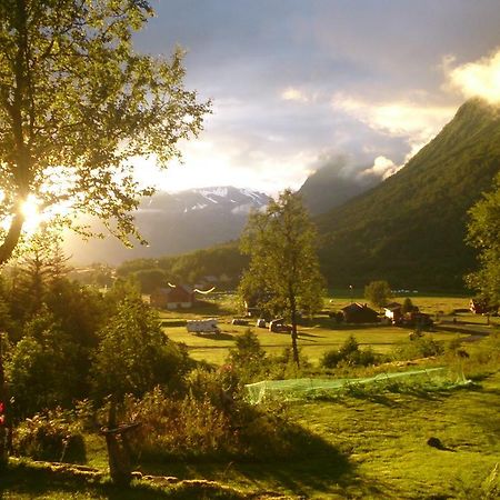 Dalen Gaard Camping Og Hytter Гейрангер Экстерьер фото