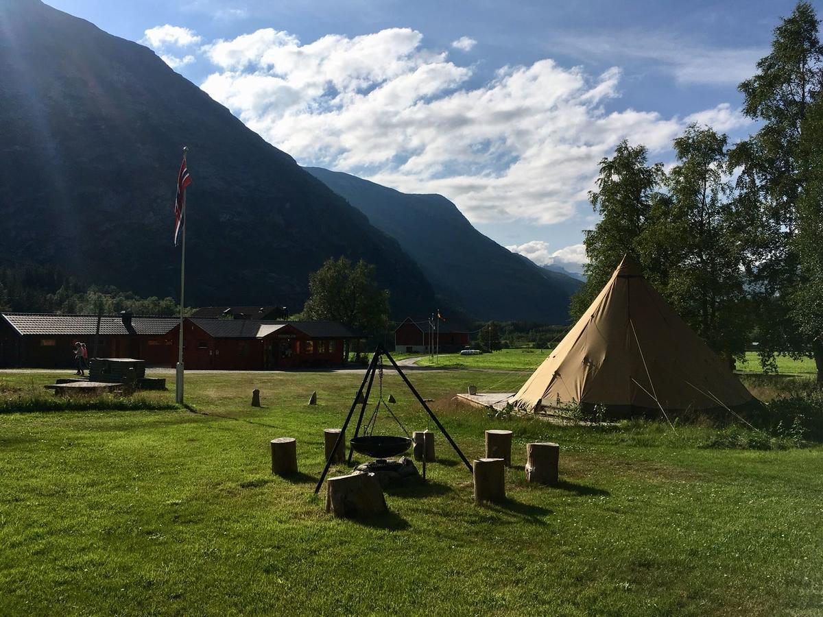 Dalen Gaard Camping Og Hytter Гейрангер Экстерьер фото