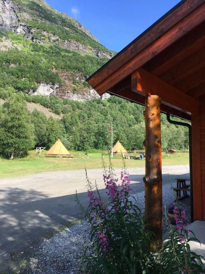 Dalen Gaard Camping Og Hytter Гейрангер Экстерьер фото